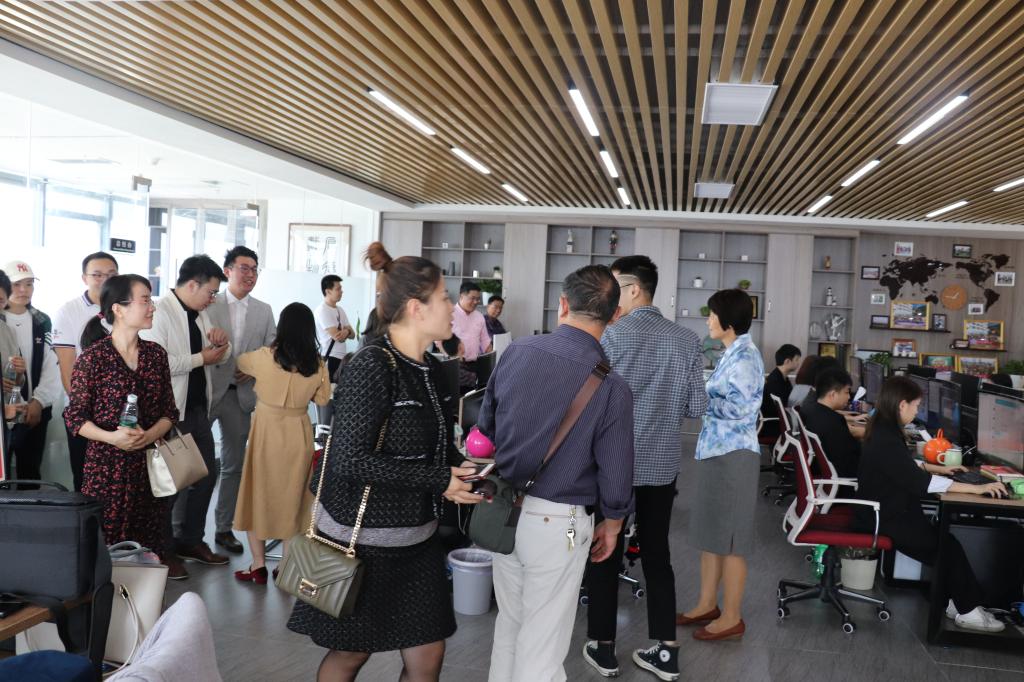 参观校友公司现场